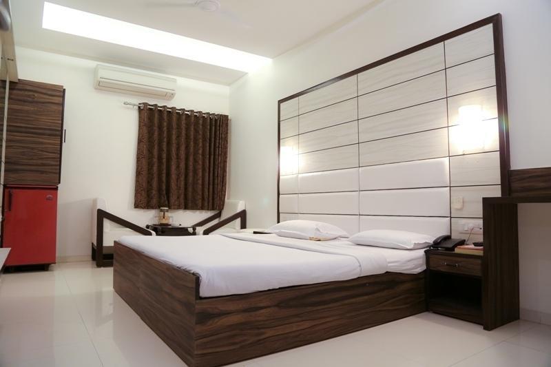 Golden Plaza Hotel Ahmedabad Phòng bức ảnh