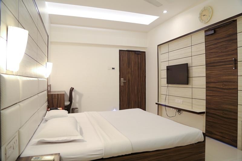 Golden Plaza Hotel Ahmedabad Phòng bức ảnh