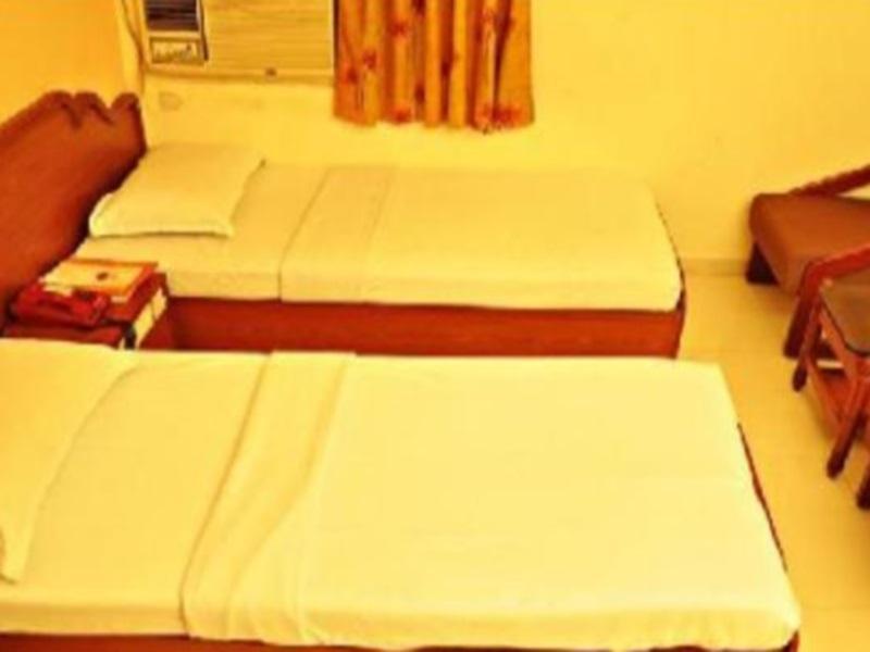 Golden Plaza Hotel Ahmedabad Ngoại thất bức ảnh