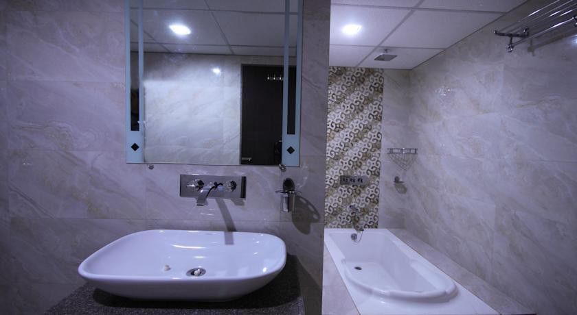 Golden Plaza Hotel Ahmedabad Ngoại thất bức ảnh