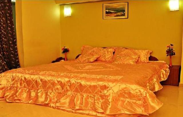 Golden Plaza Hotel Ahmedabad Ngoại thất bức ảnh