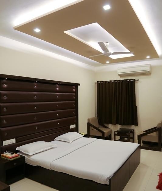 Golden Plaza Hotel Ahmedabad Ngoại thất bức ảnh